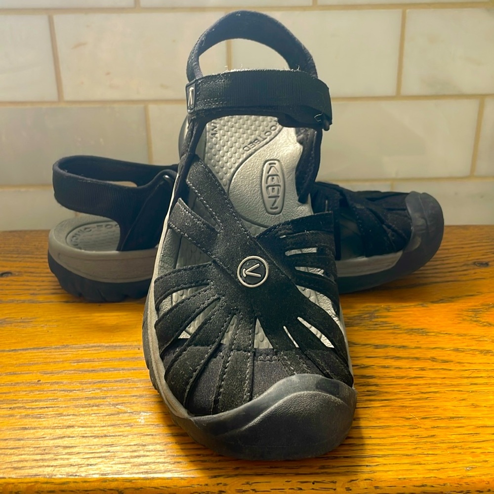 Keen Rose Black Sandals 7.5